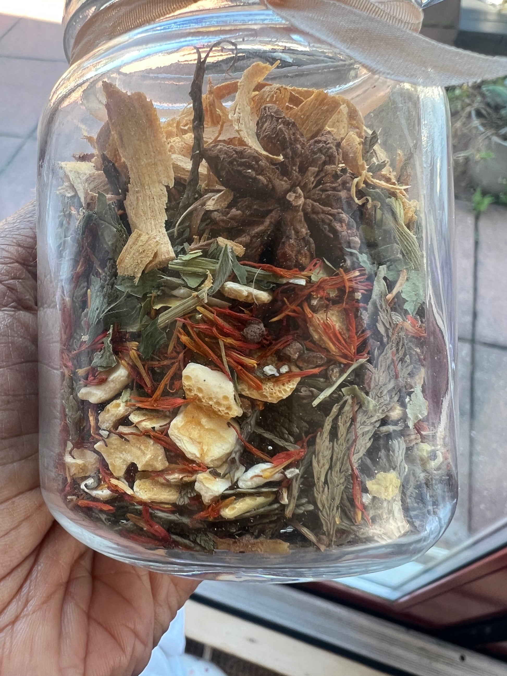 EverKindle Kindle & Simmer Autumn Incense jar with star anise, burnt orange peel, juniper, and mallow flower blend