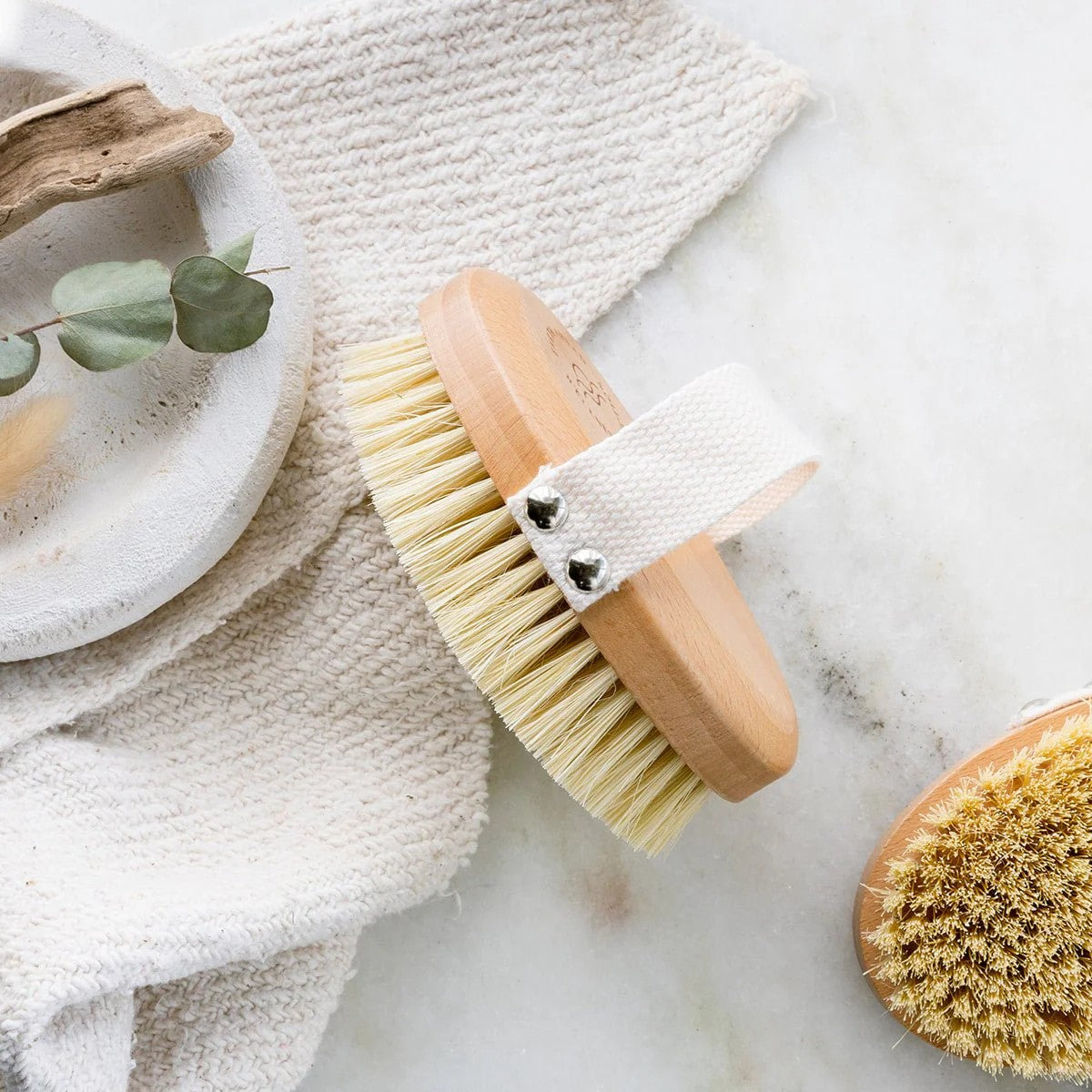 Eco-Friendly Oval Dry Brush – Beechwood & Sisal Bristles
